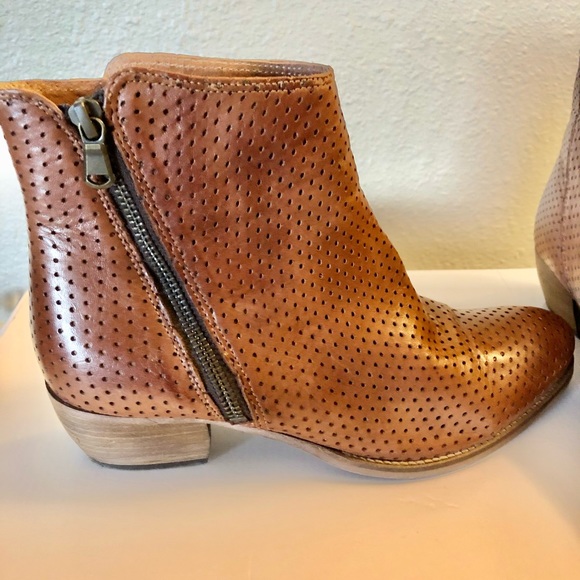 Women's Brown Leather Ankle Boots - Picture 2 of 7